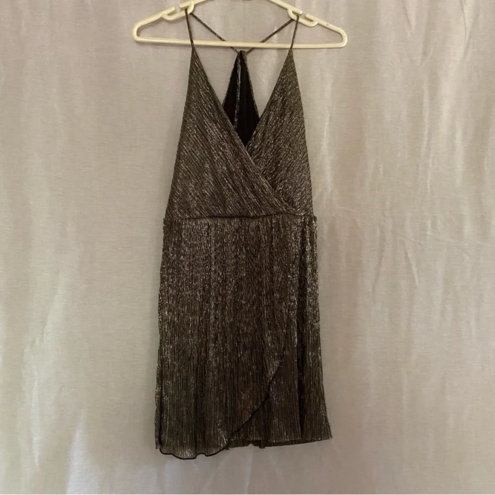 Express Shimmer Mini black and gold V Neck layered party dress Size S - Picture 2 of 9